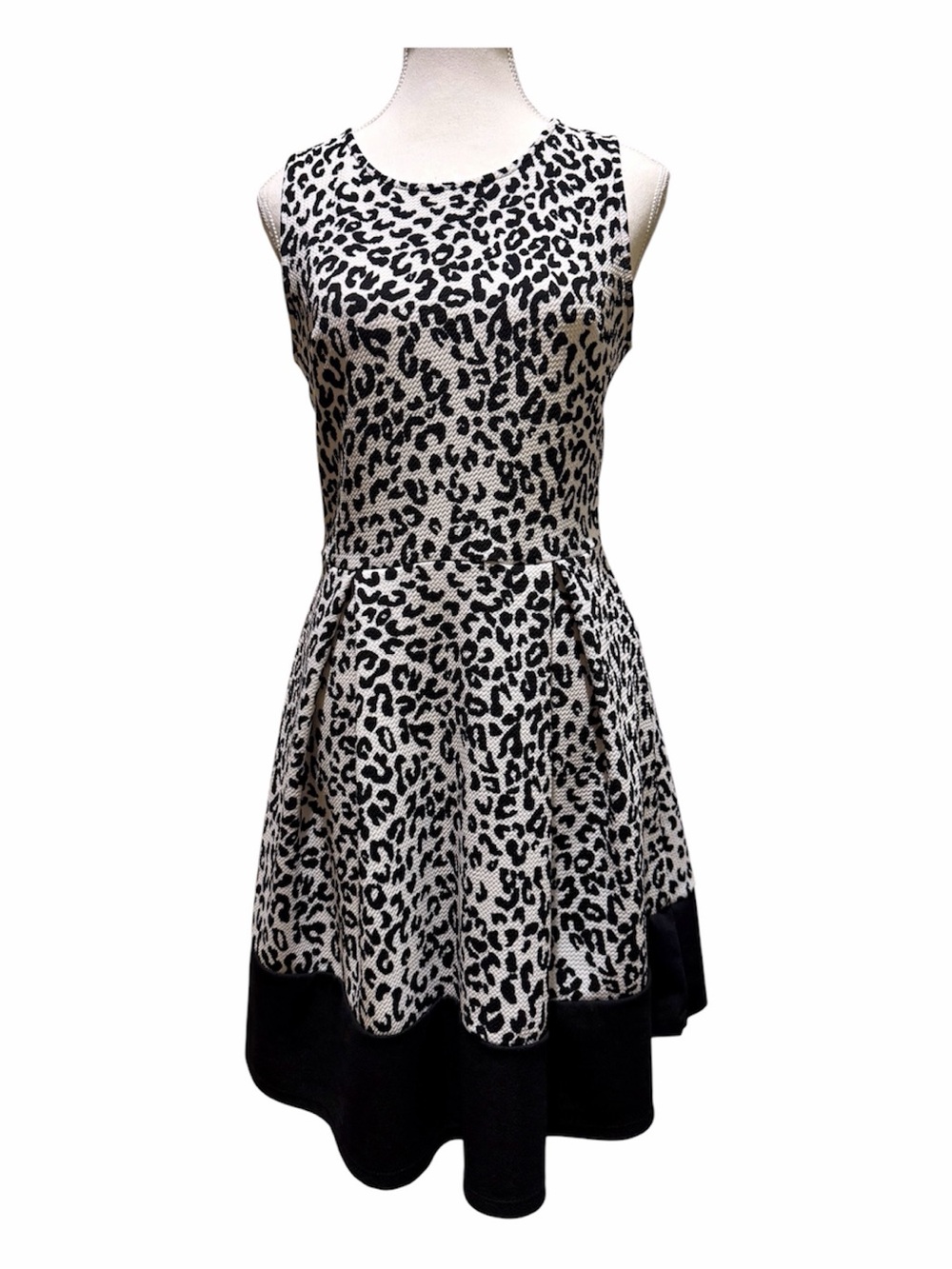 Gilli Sleeveless Black and White Leopard Print Fit-and-Flare Dress Size Small